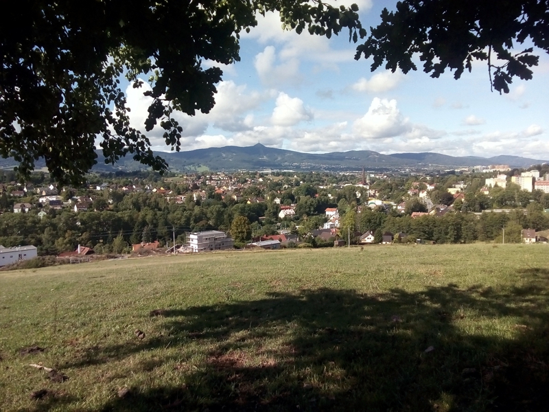 Blick von der Schanze bers Neie-Tal zum Jeschken